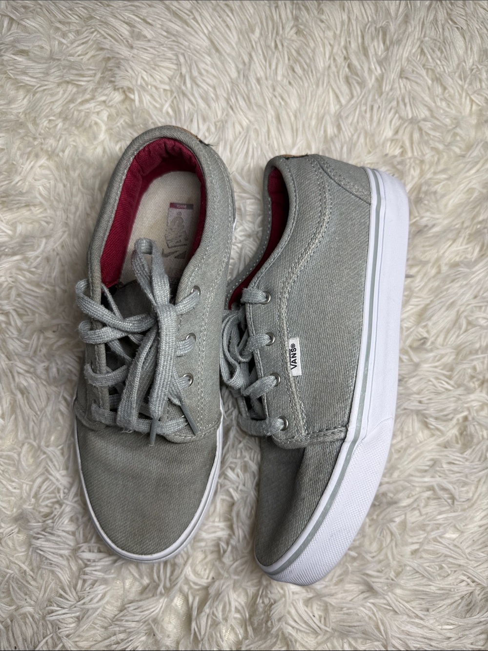 Vans Kids Low-Top Sneakers in Light Gray with Maroon Lining